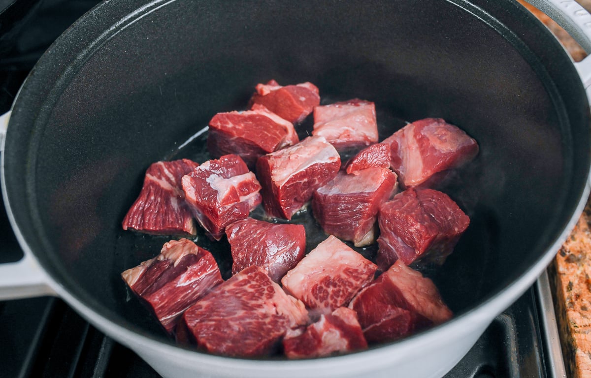 searing beef in dutch oven