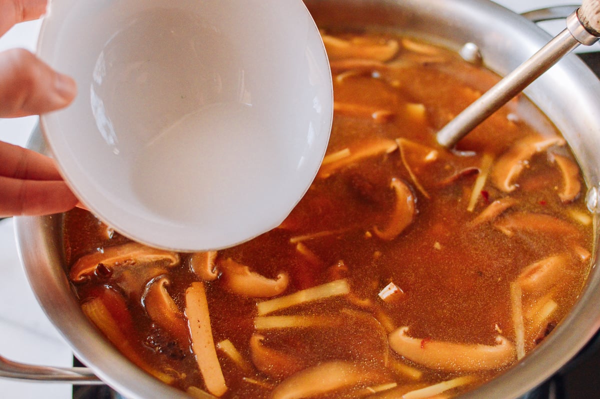 Adding cornstarch to hot and sour soup, thewoksoflife.com